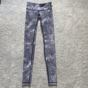 NWOT Grey Lululemon wunder under leggings!